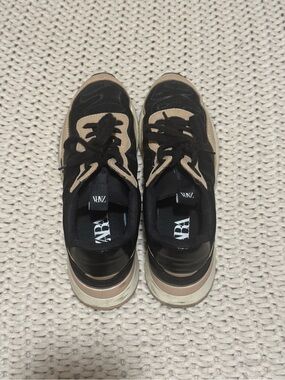Zara Women's Black and Beige Mixed-Material Chunky Sneakers